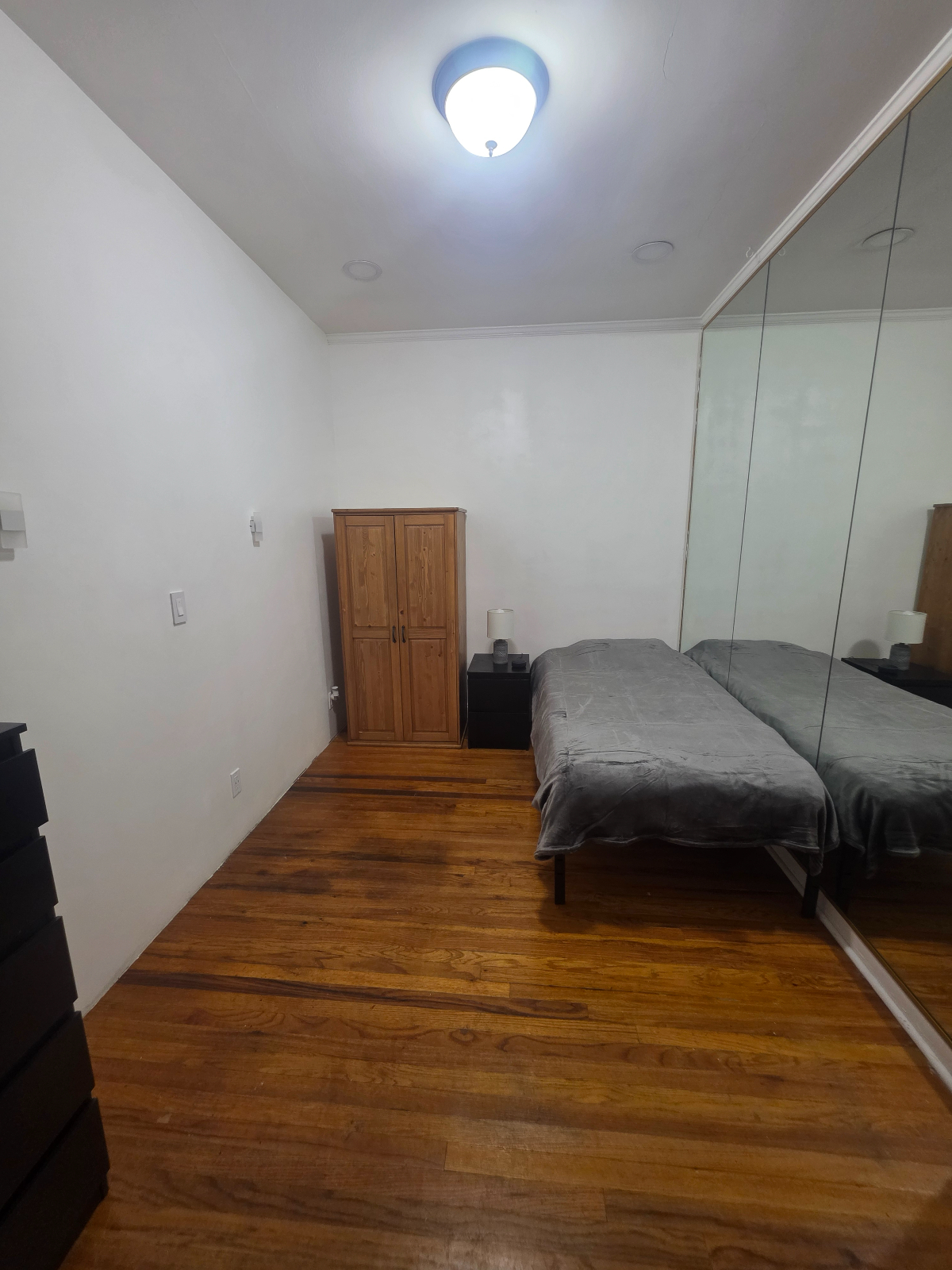 Private Modern Room Laundry Included Flatlands, Brooklyn - Photo 2