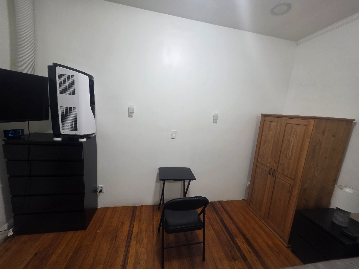 Private Modern Room Laundry Included Flatlands, Brooklyn - Photo 4
