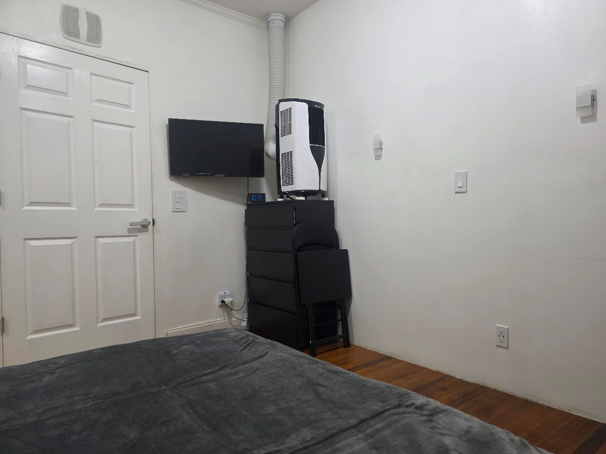 Private Modern Room Laundry Included Flatlands, Brooklyn - Photo 6