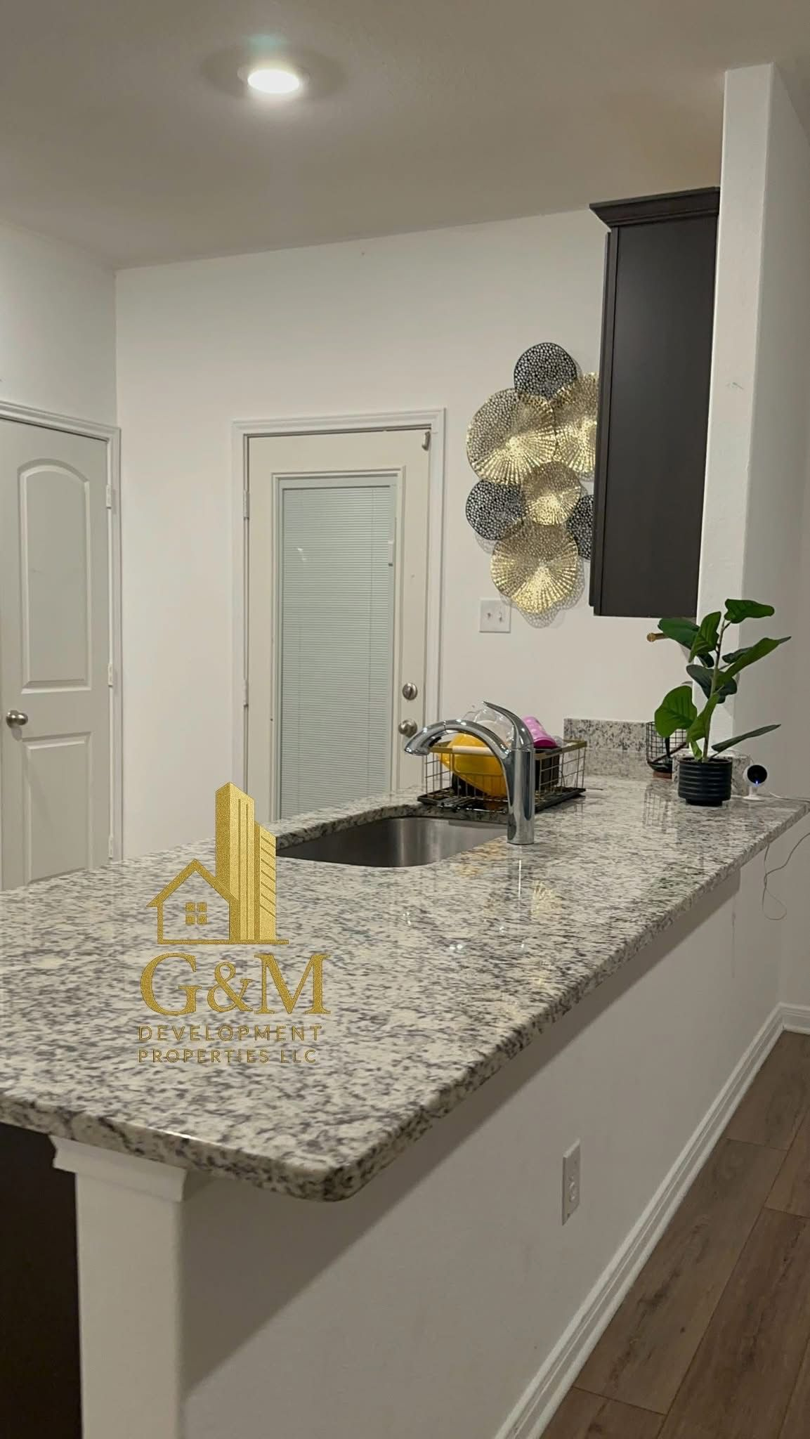 Comfortable 3 Bedroom Home in a Calm Neighborhood - Photo 1