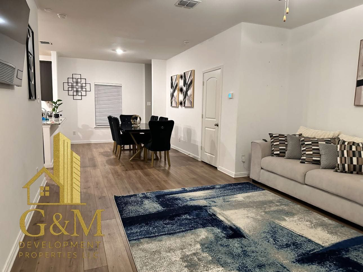 Comfortable 3 Bedroom Home in a Calm Neighborhood - Photo 3