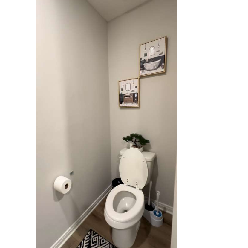Comfortable 3 Bedroom Home in a Calm Neighborhood - Photo 9