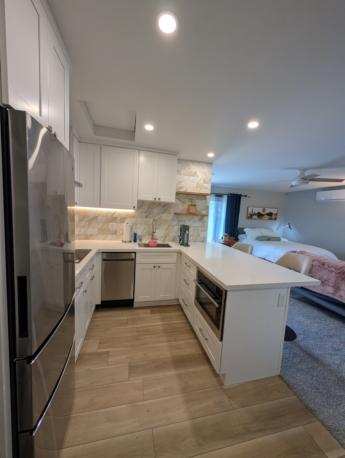 2,395 Fully Furnished, Private San Diego Studio / Utils. Incl / A/C / Balcony / In-Unit Laundry / Month-to-Month - Photo 1