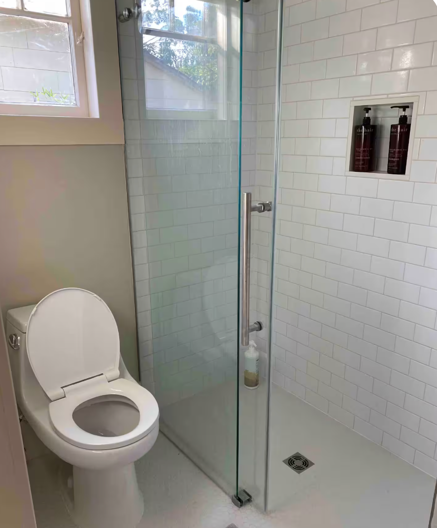 Large private room one block off Figueroa in Highland Park - Photo 4