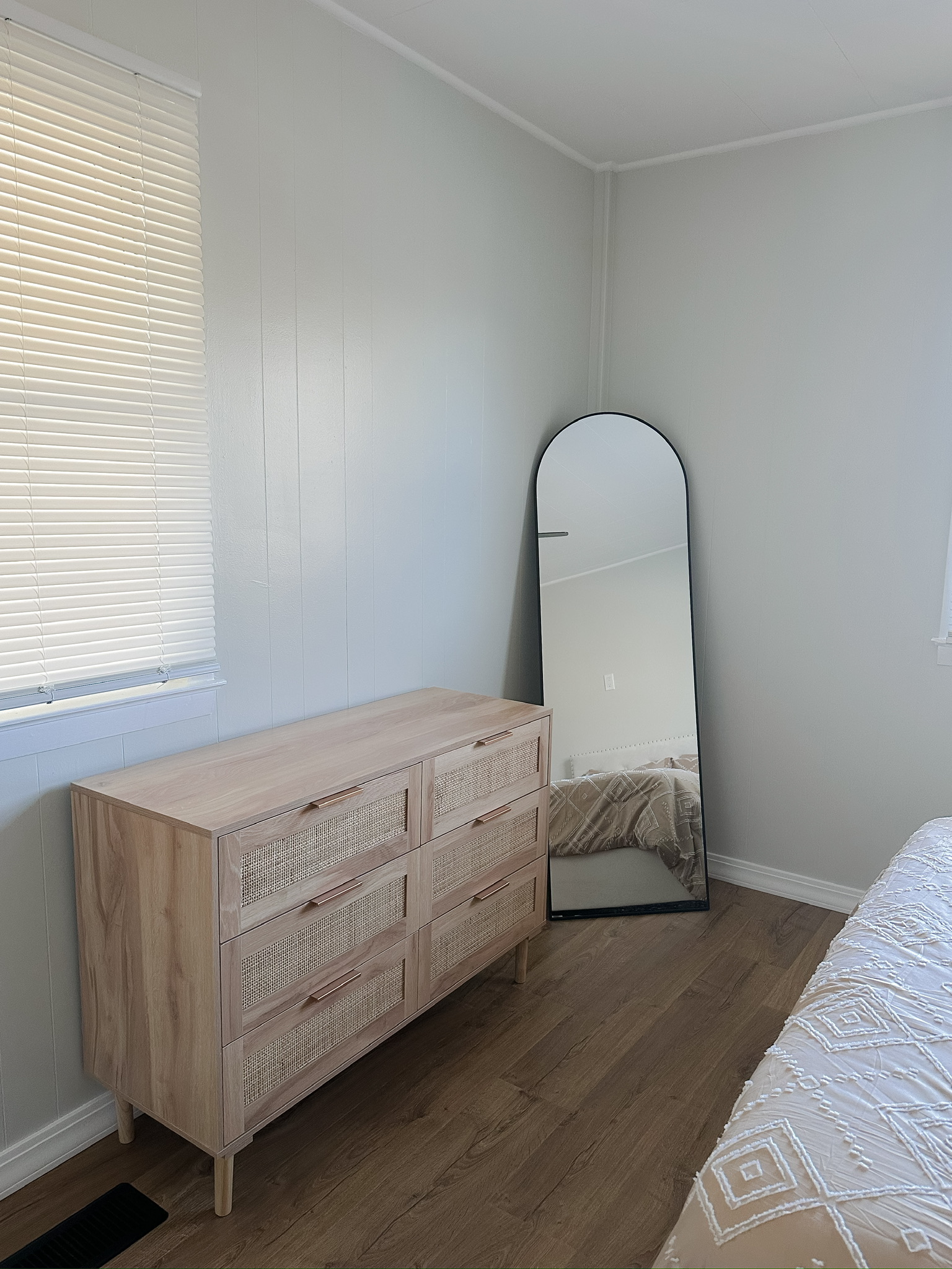 Cozy Private Room with Private External Bathroom - Photo 3