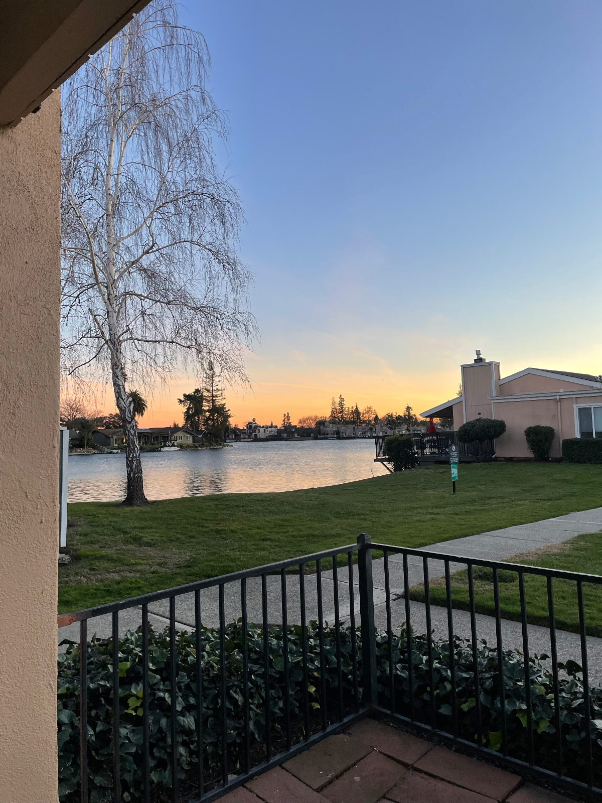 Gated Lakeview Living - Photo 1