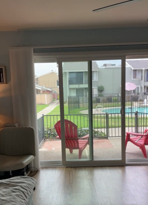 Gated Lakeview Living - Photo 4