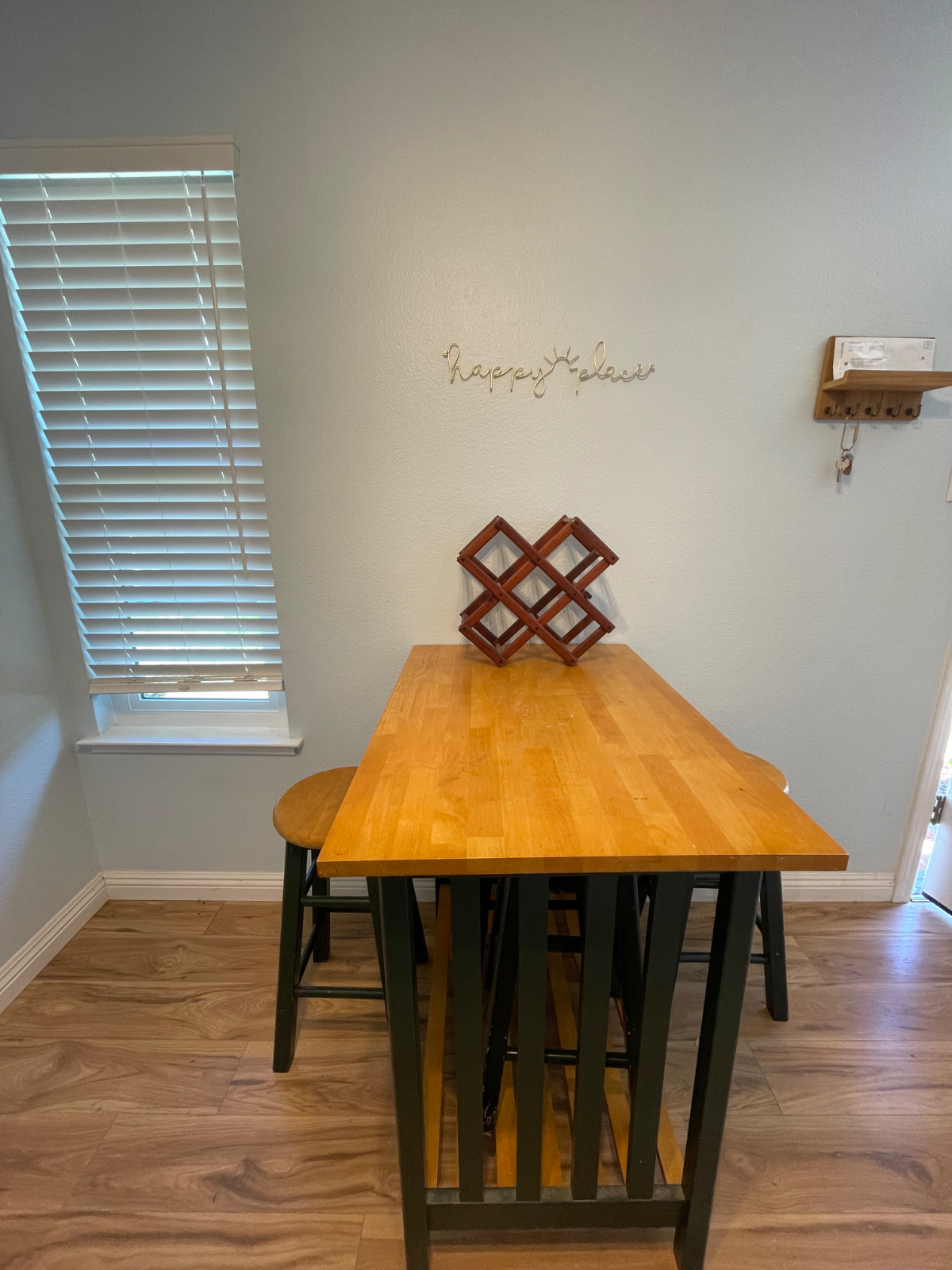 Gated Lakeview Living - Photo 5