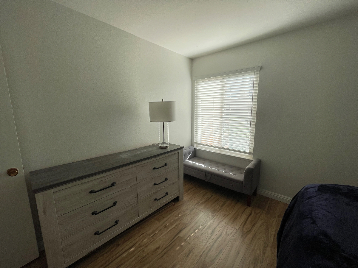 Gated Lakeview Living - Photo 6