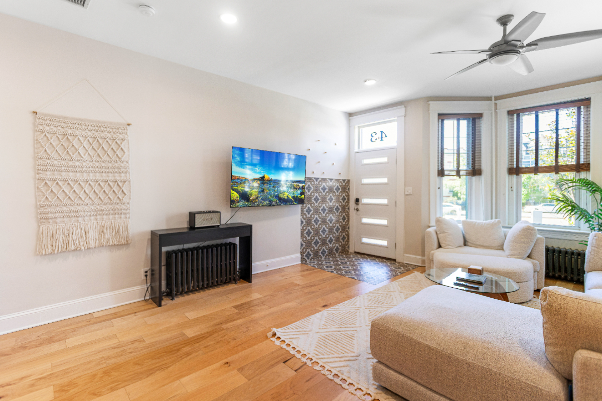 Spacious 3BR/1.5BA Home in Bloomingdale - Great for Families or Professionals - Photo 3