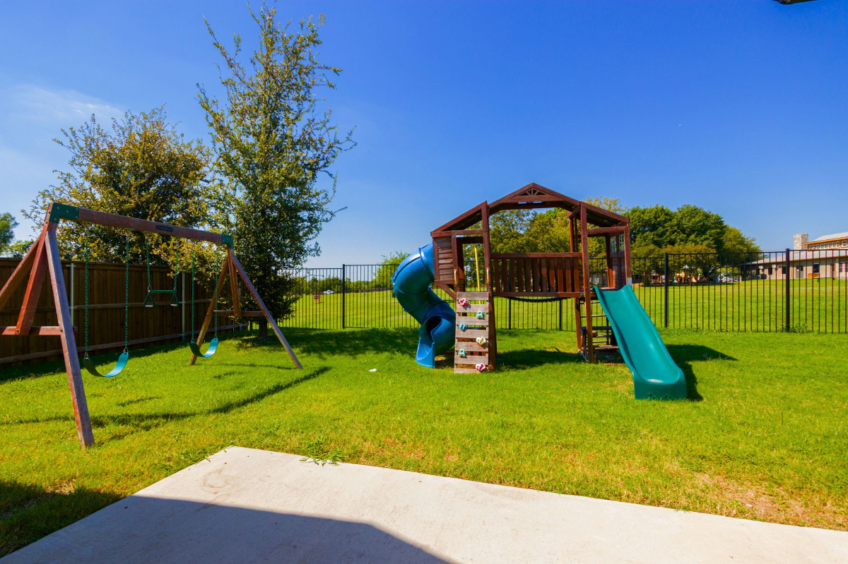 Luxe 4BR w/ Office, EV, Playset in Mckinney - Photo 4