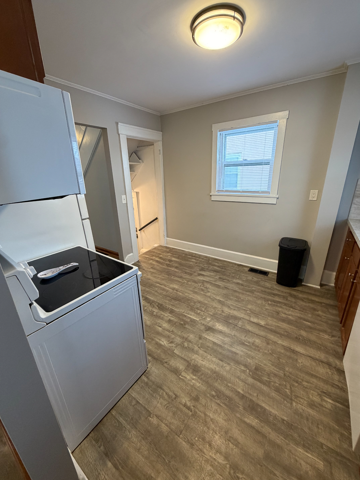 Quiet Single-Family Home Near Hospitals - Photo 4