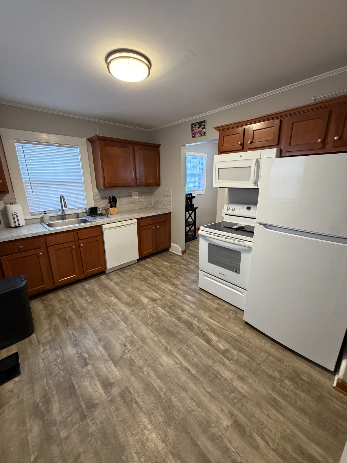 Quiet Single-Family Home Near Hospitals - Photo 5