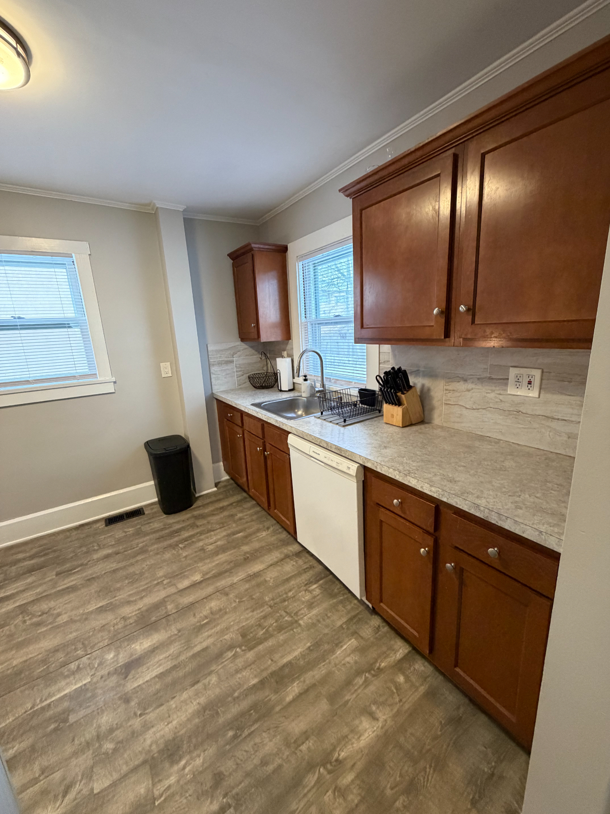 Quiet Single-Family Home Near Hospitals - Photo 6