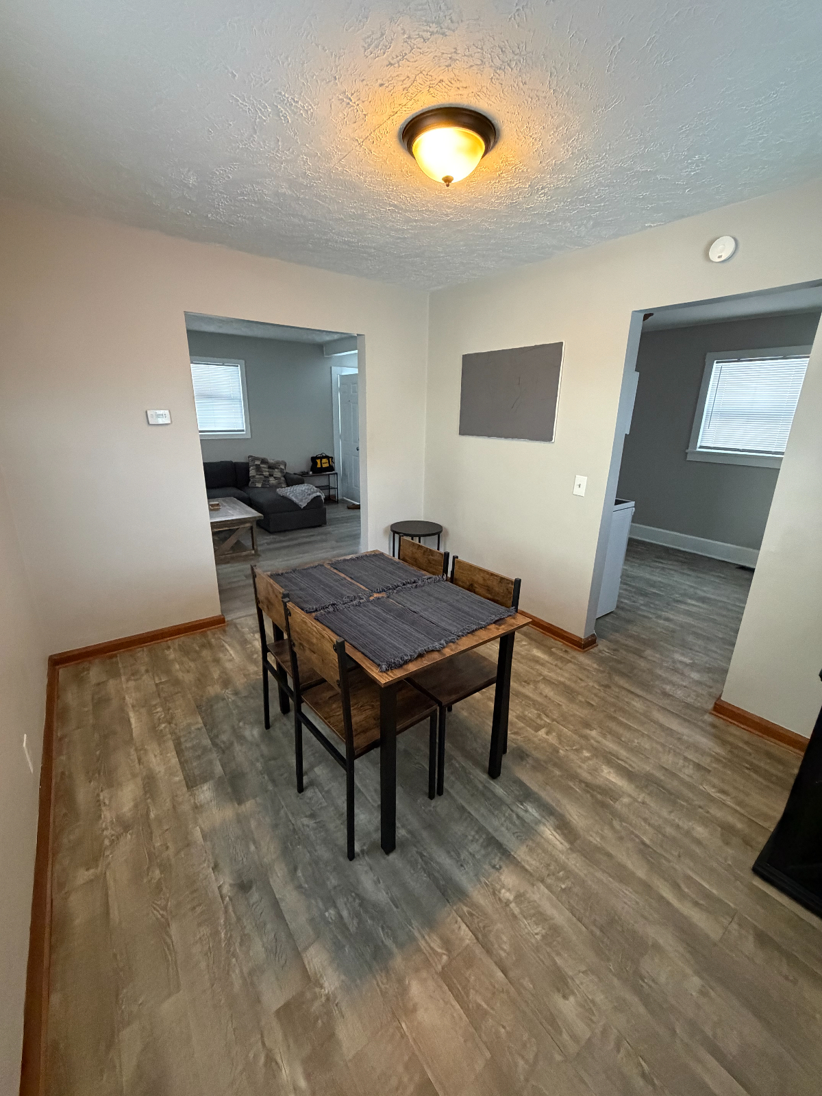 Quiet Single-Family Home Near Hospitals - Photo 8
