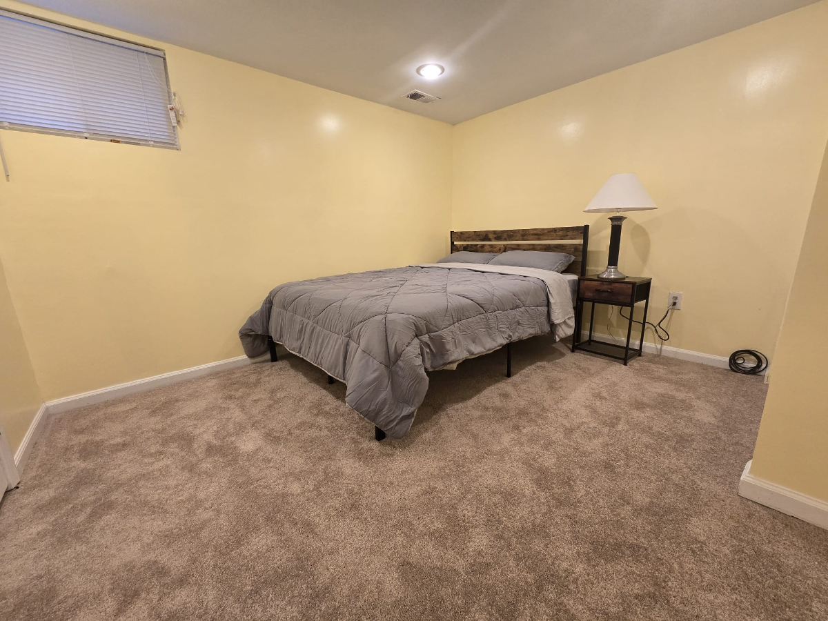 Private Bedroom in North Michigan Park - Photo 1