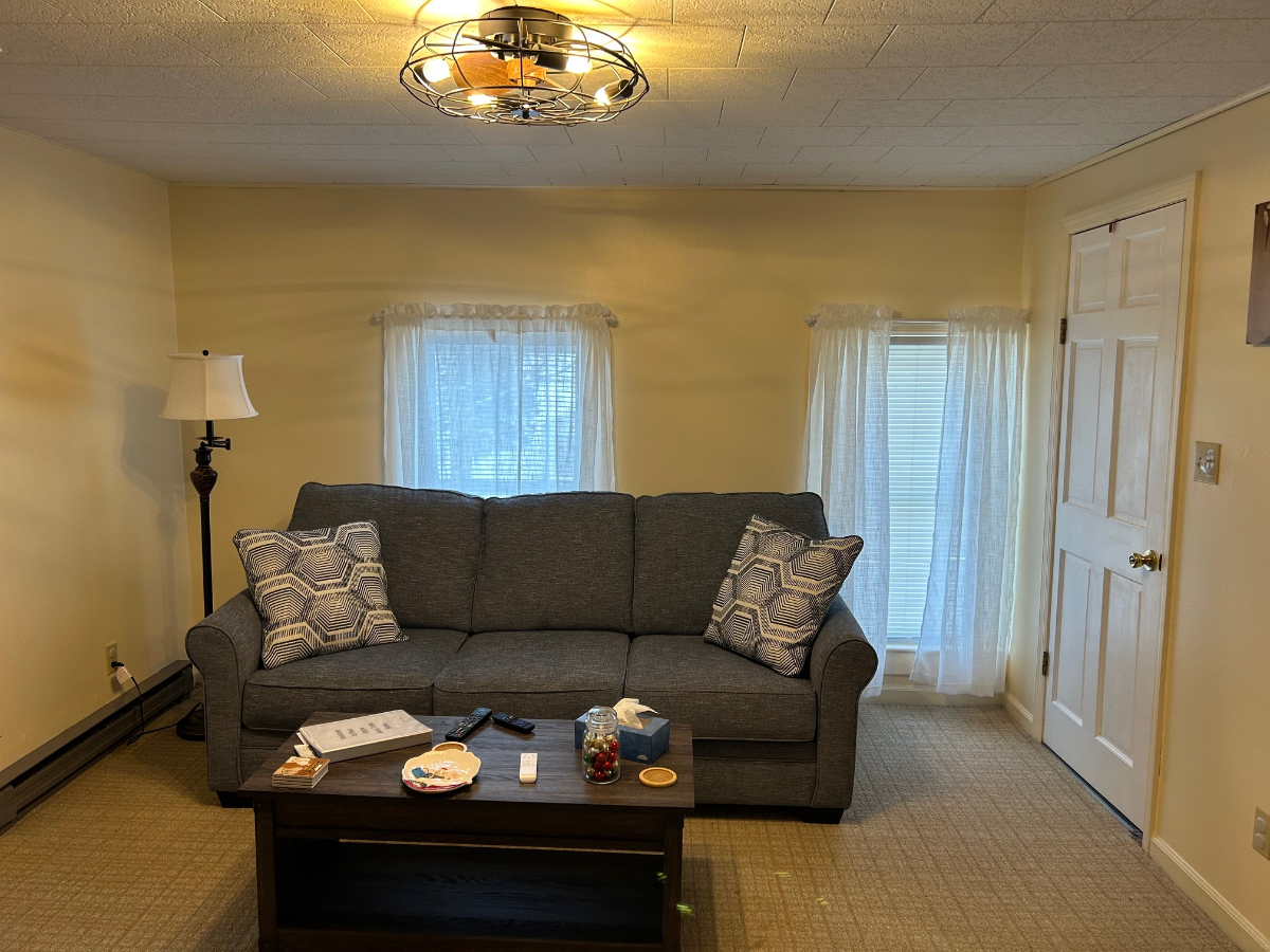 Cozy upstairs funished apartment - Photo 3