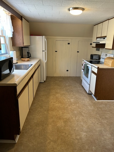 Cozy upstairs funished apartment - Photo 8