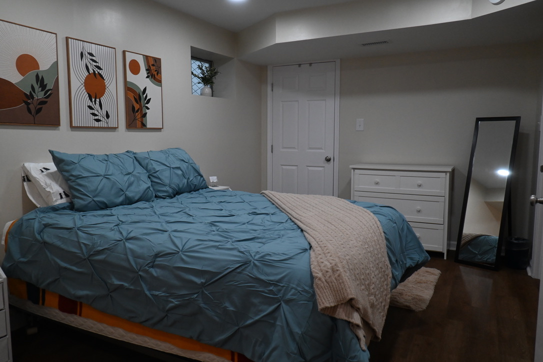 Quiet, Private Furnished  Basement Suite with Sunset and Nature Views - Photo 9