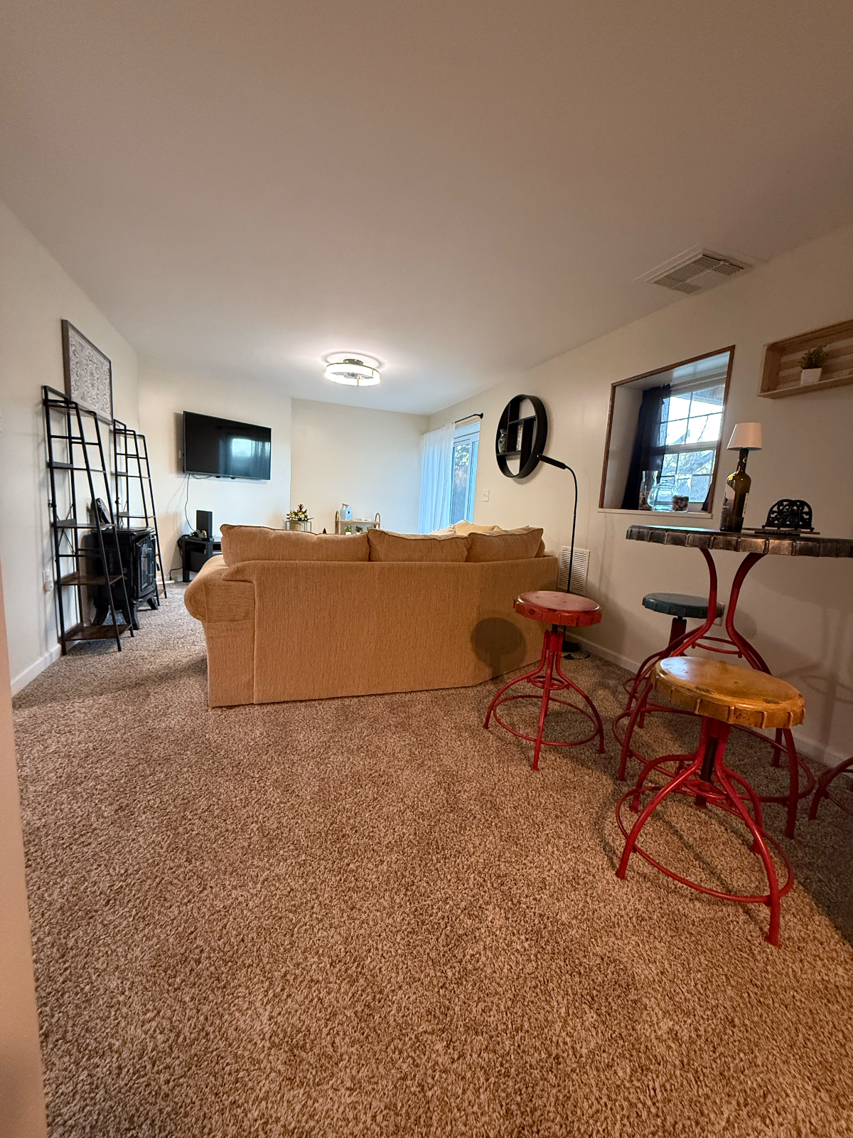 Quiet, Private Furnished  Basement Suite with Sunset and Nature Views - Photo 7