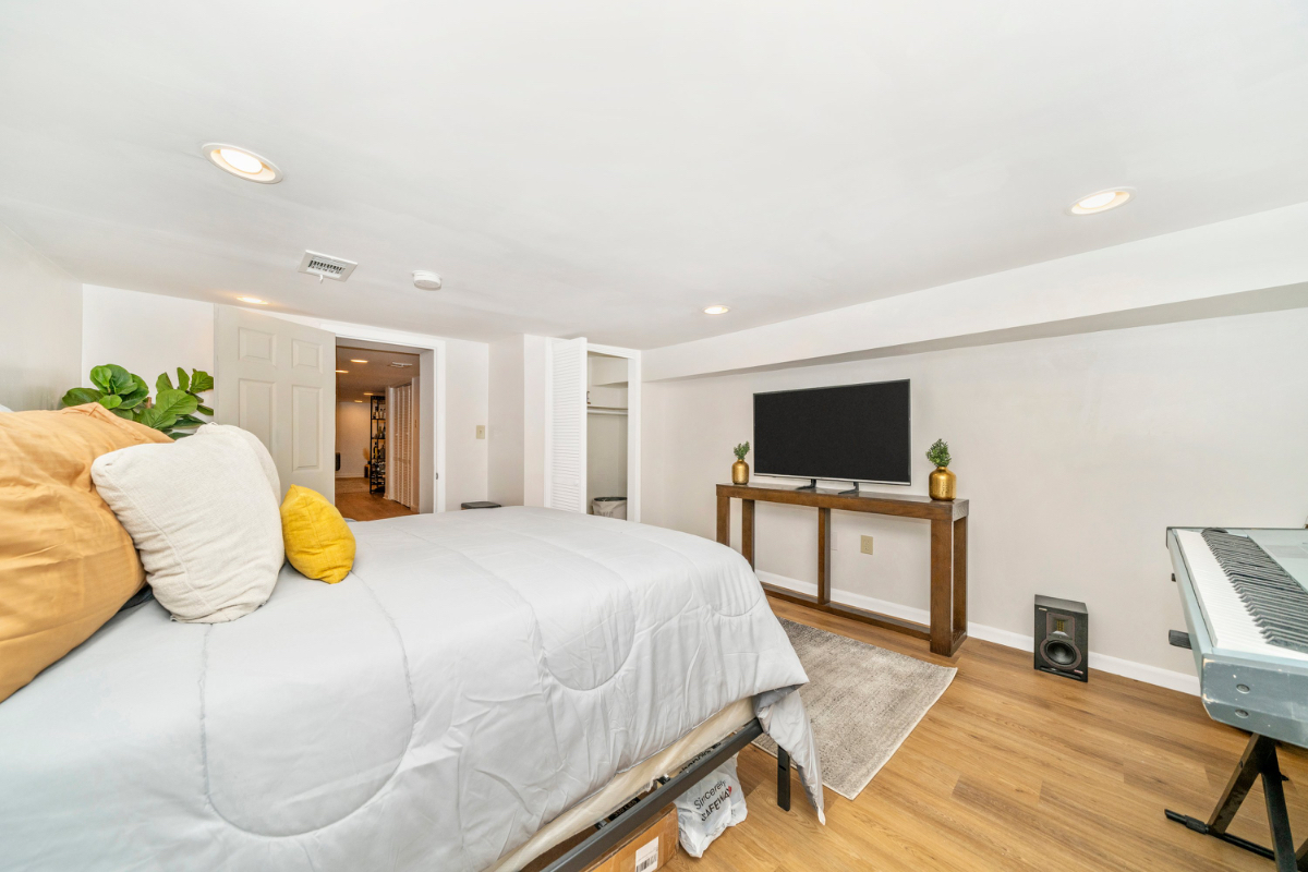 Historic, Relaxing, Peaceful space with access to the DMV - Photo 3