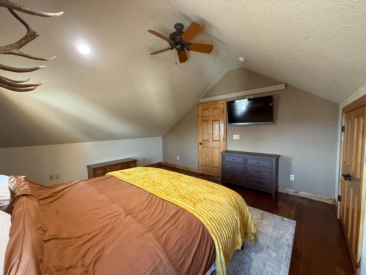 Spacious Apartment Above Local Business Near Downtown - Photo 3