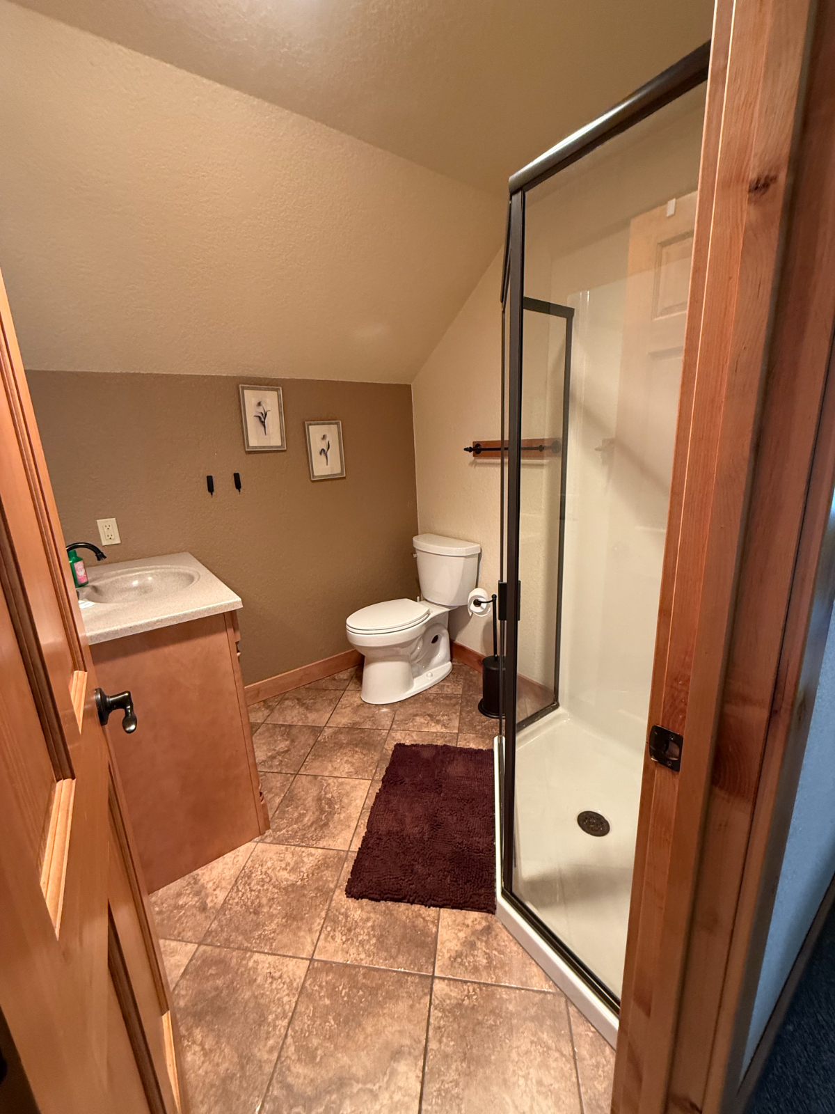 Spacious Apartment Above Local Business Near Downtown - Photo 4