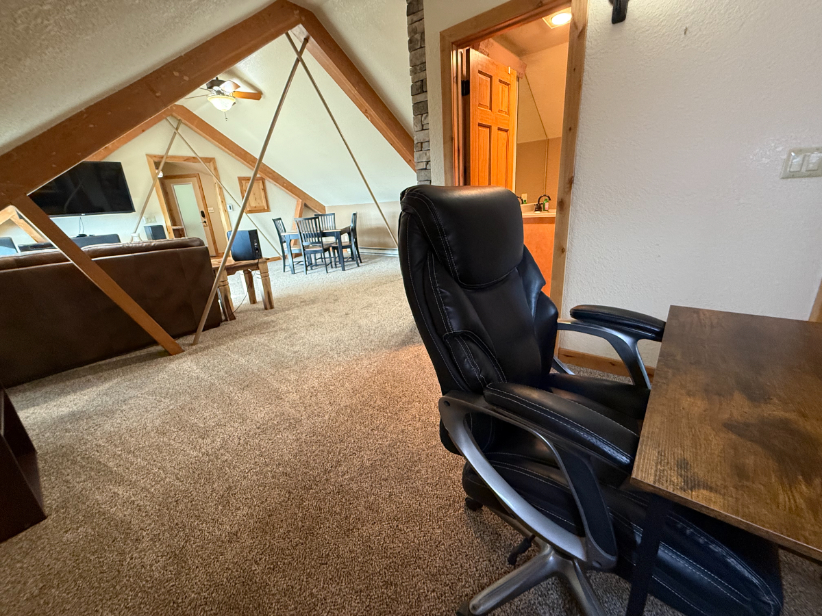Spacious Apartment Above Local Business Near Downtown - Photo 6