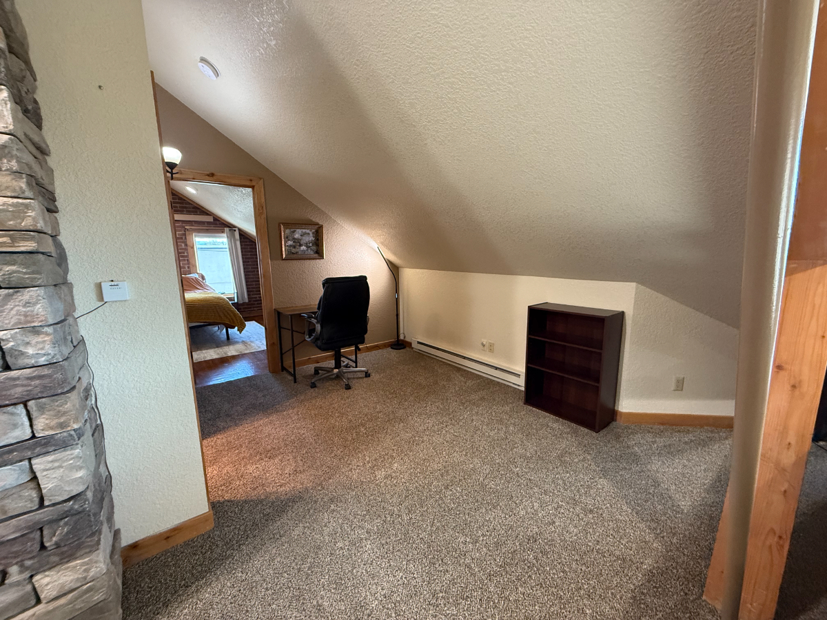 Spacious Apartment Above Local Business Near Downtown - Photo 7