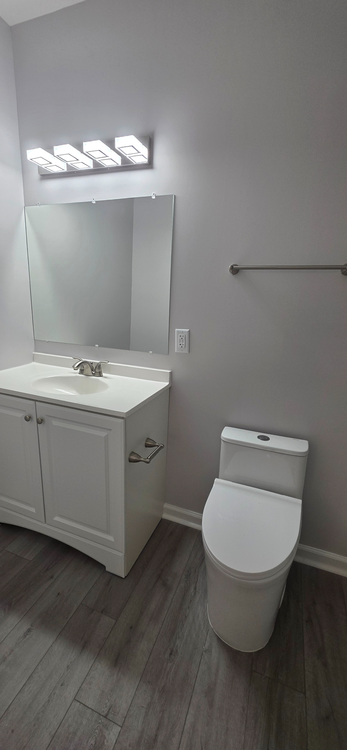 Beautifully Renovated 2BR/2BA Apartment Near H St Corridor - Photo 2