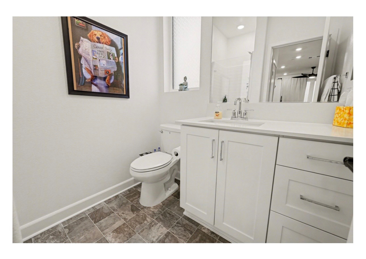 Fully furnished quiet townhome close to freeway - Photo 3