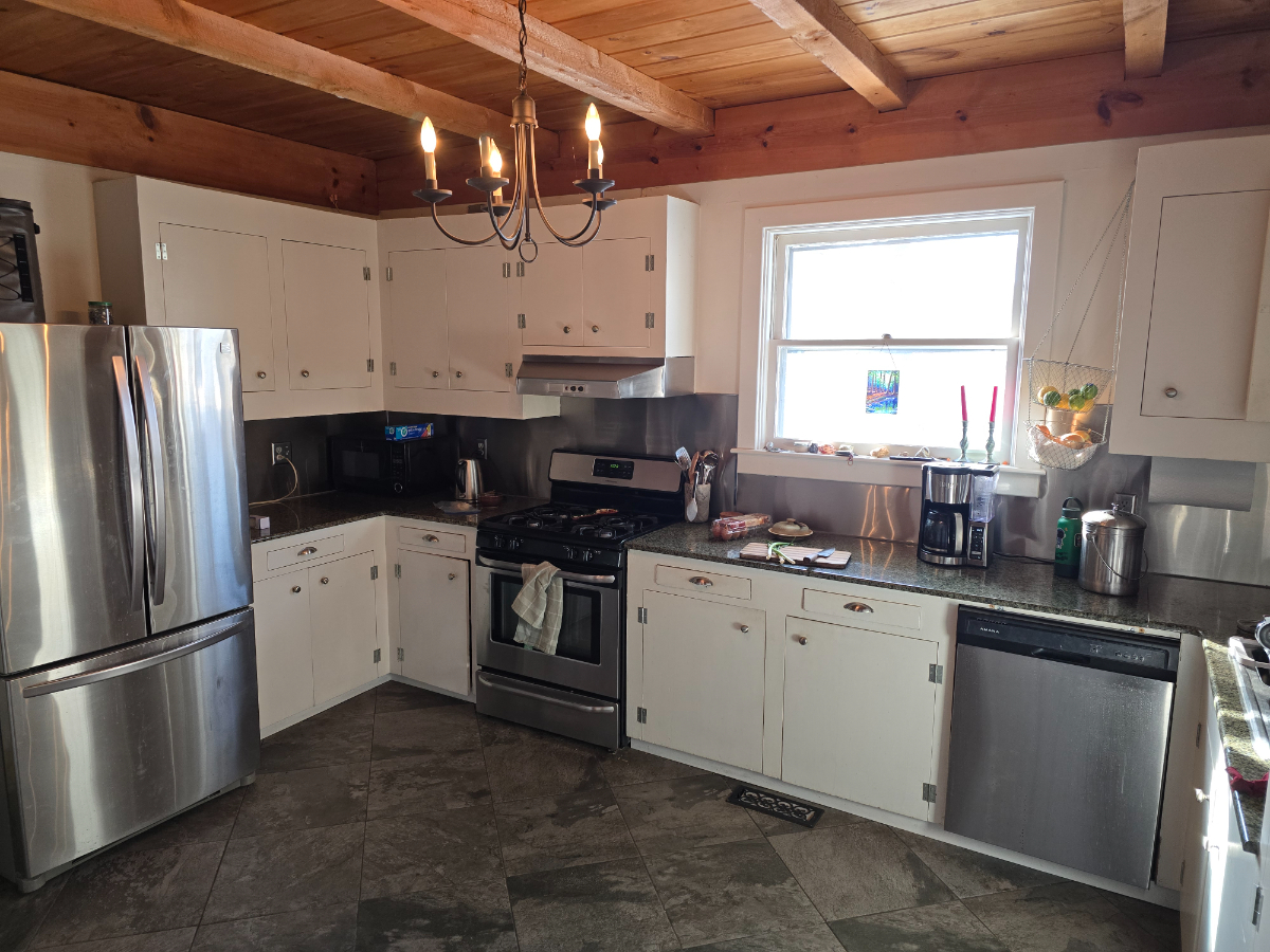 Bright Room with Private Bath and Backyard Deck Near SUNY Albany - Photo 12