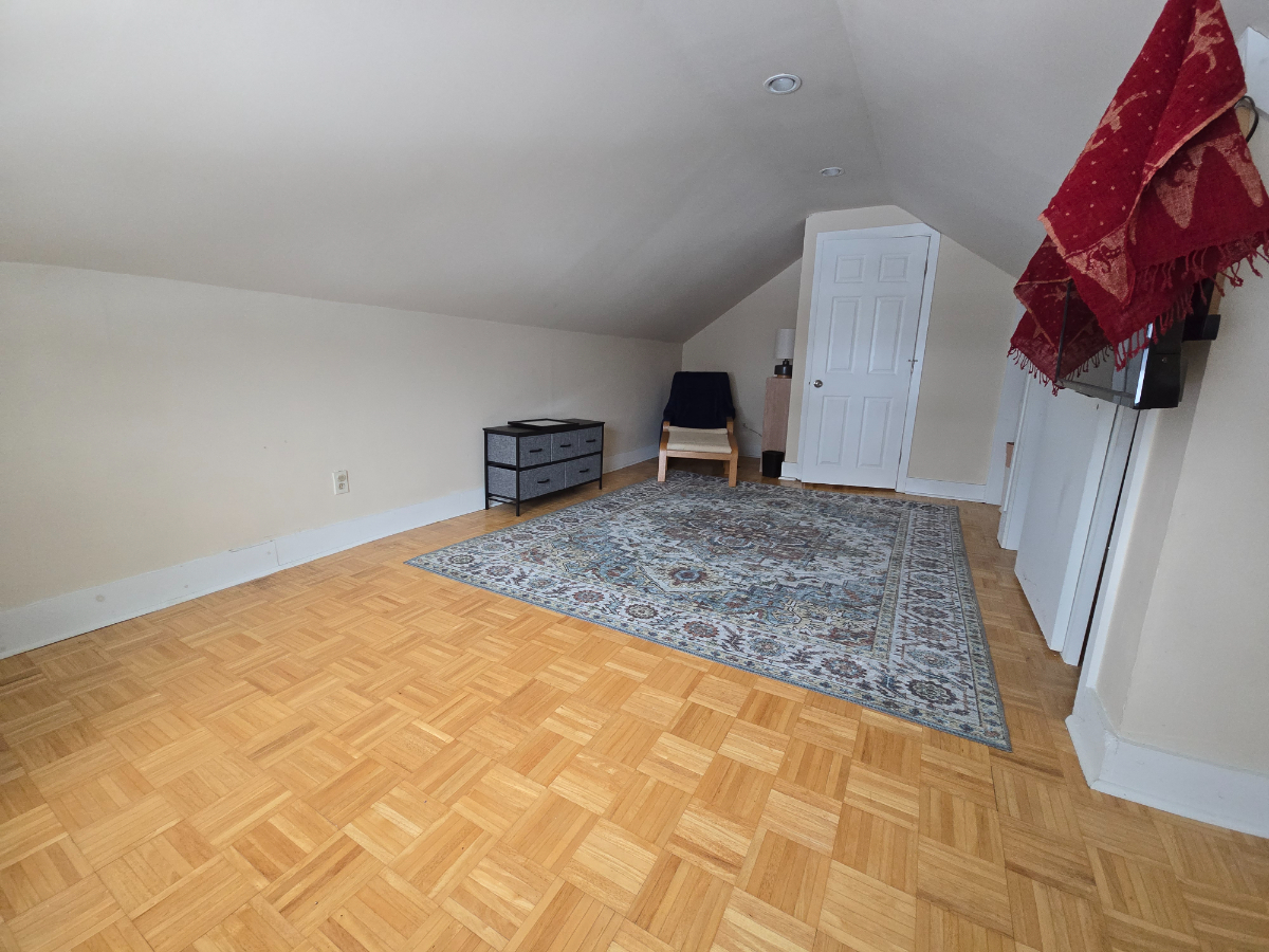 Bright Room with Private Bath and Backyard Deck Near SUNY Albany - Photo 4