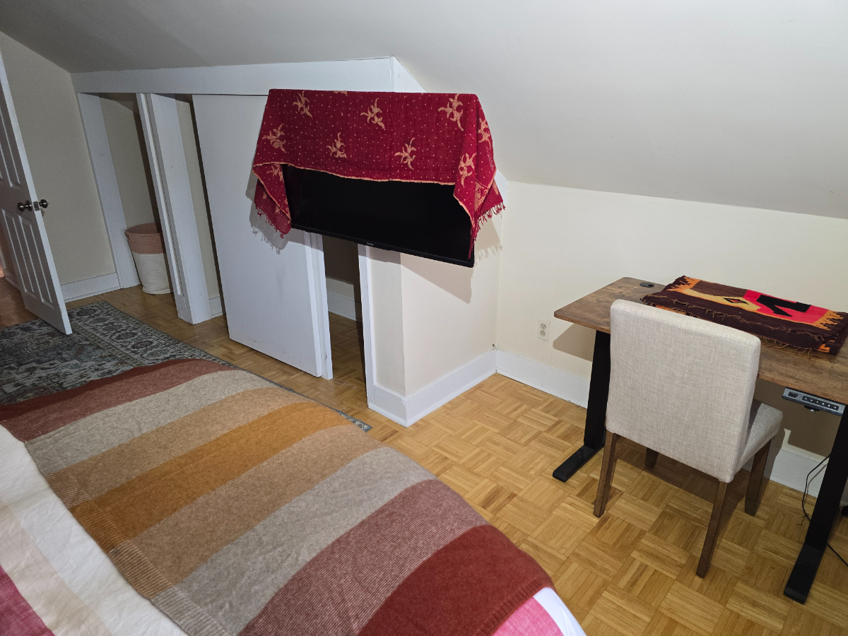 Bright Room with Private Bath and Backyard Deck Near SUNY Albany - Photo 5