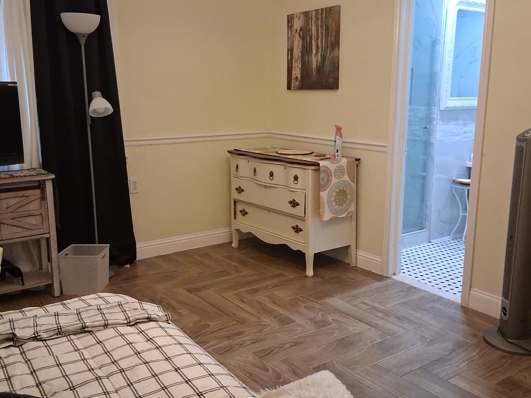 One bedroom with private bathroom. Common kitchen with washer and dryer. $850.00 a month with all bi - Photo 3
