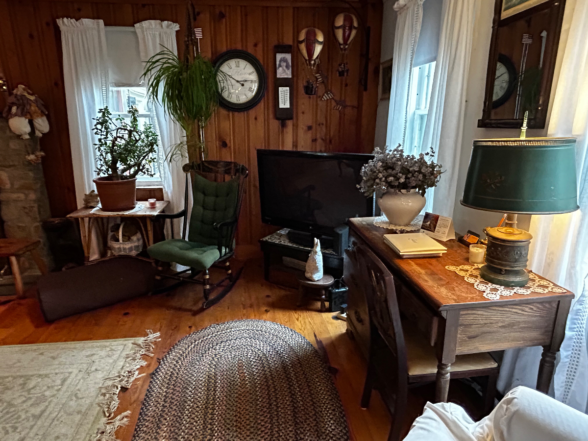 Charming Historic Home Sleeps 6, Near Bennington Hospitals - Photo 5