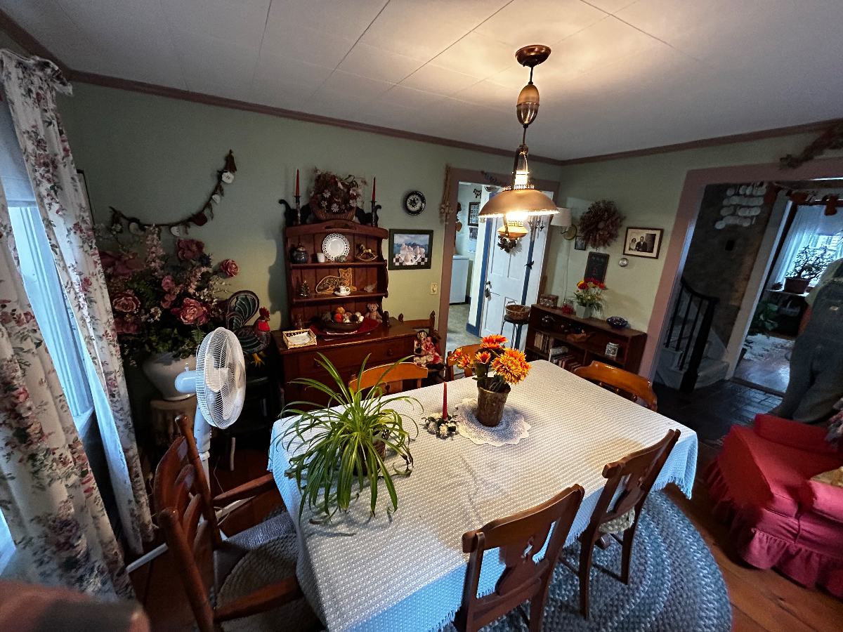 Charming Historic Home Sleeps 6, Near Bennington Hospitals - Photo 8