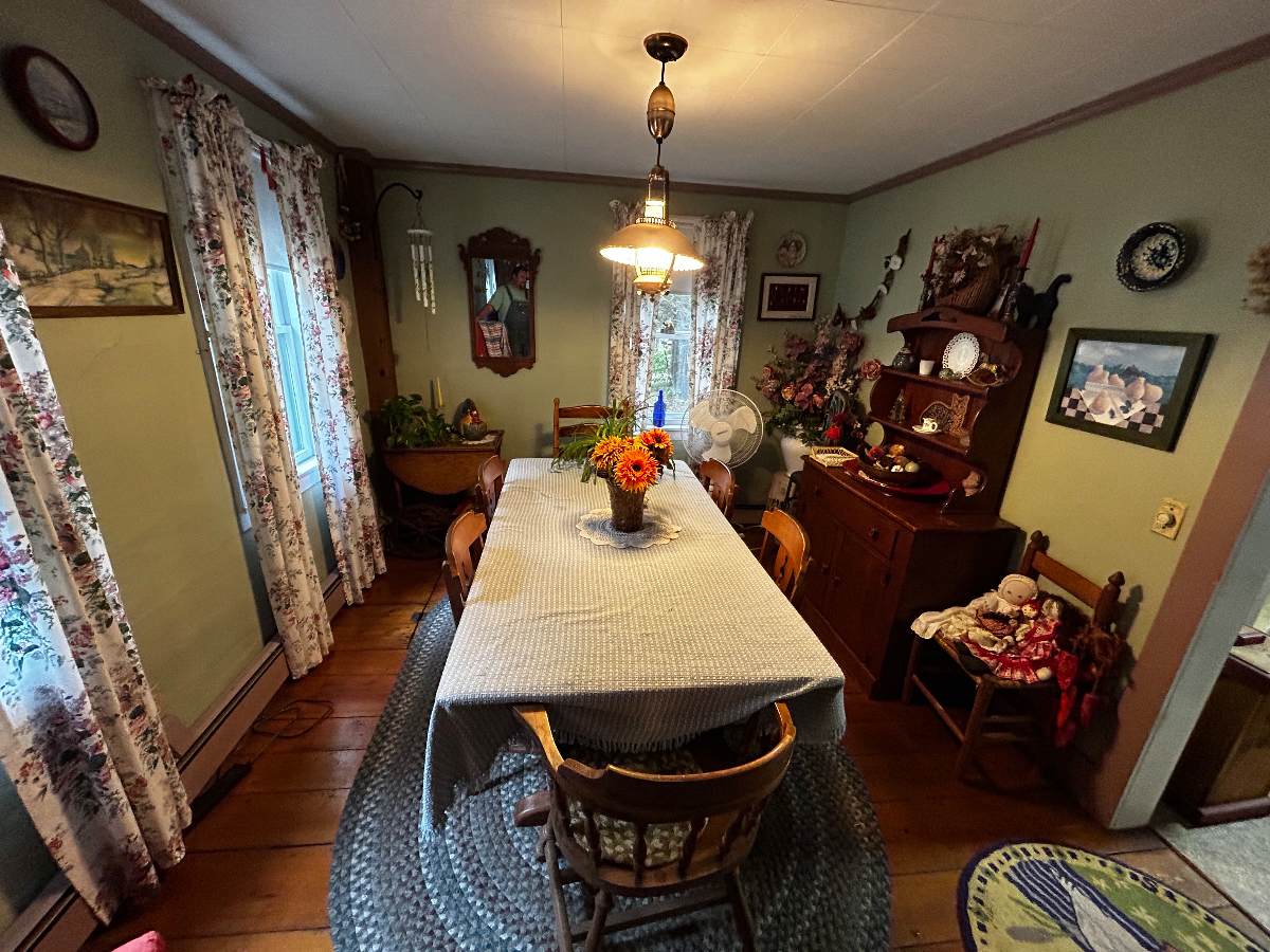 Charming Historic Home Sleeps 6, Near Bennington Hospitals - Photo 7