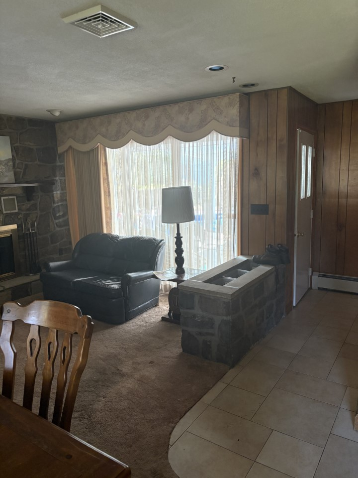 Comfortable Furnished Home With Pool Near Major Highways - Photo 4