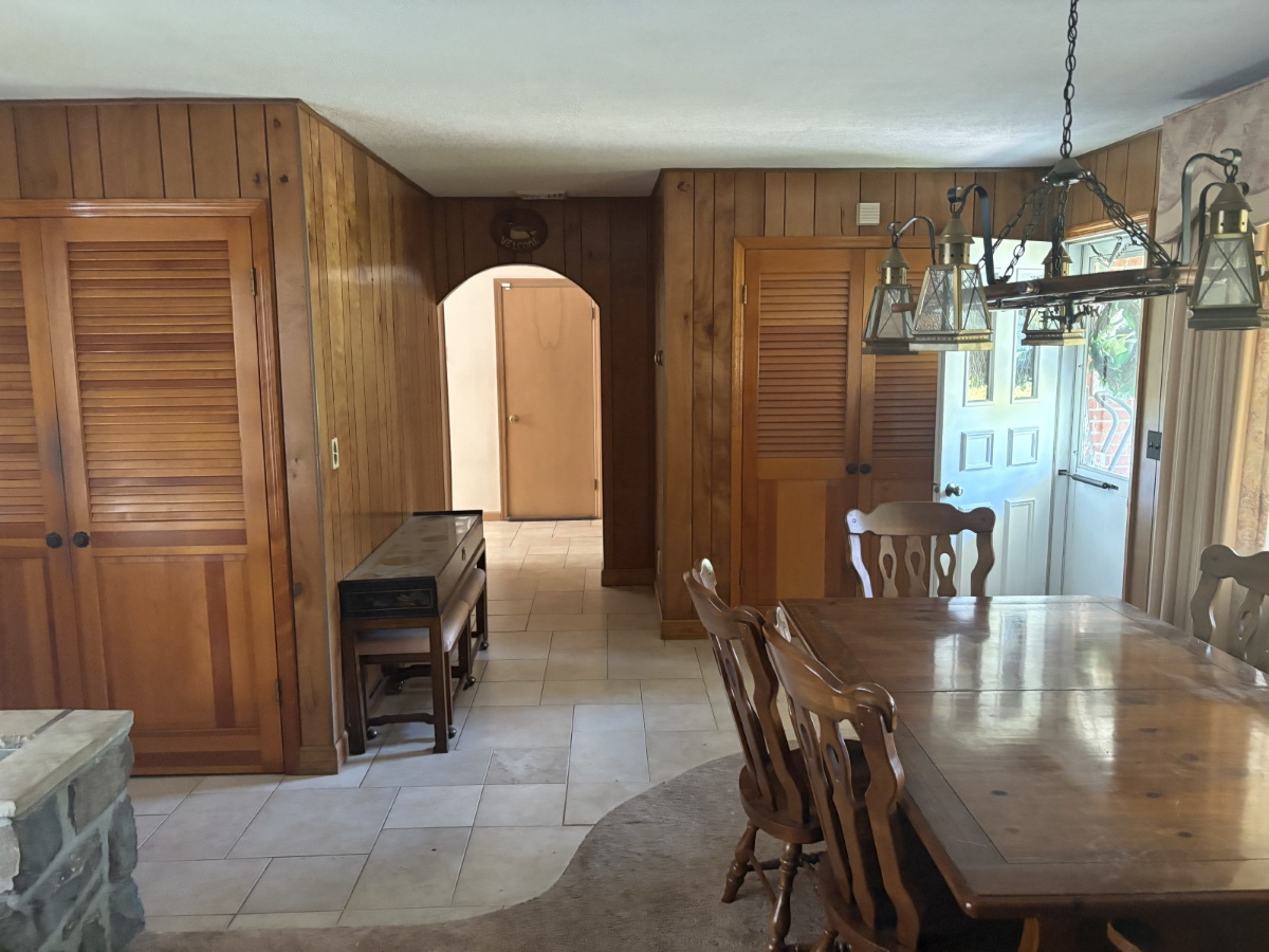 Comfortable Furnished Home With Pool Near Major Highways - Photo 9