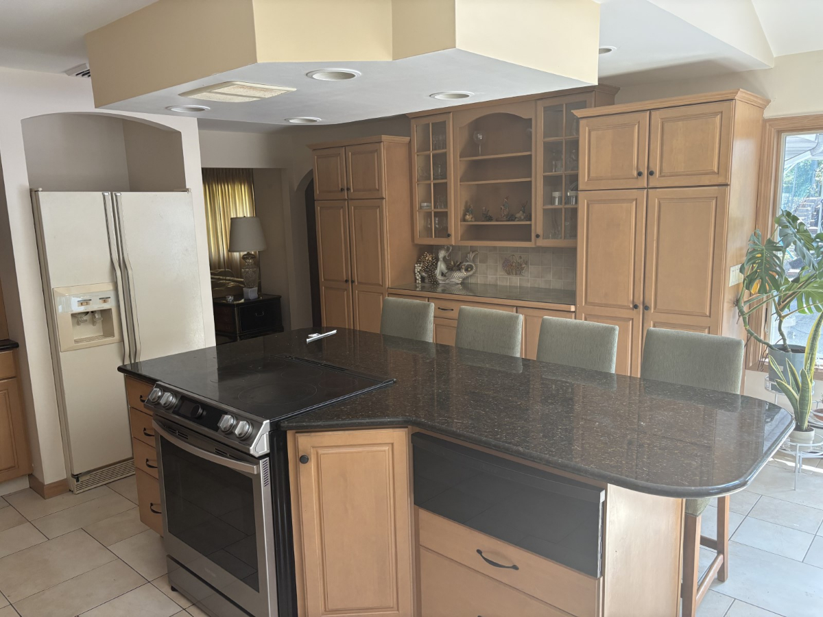 Comfortable Furnished Home With Pool Near Major Highways - Photo 7
