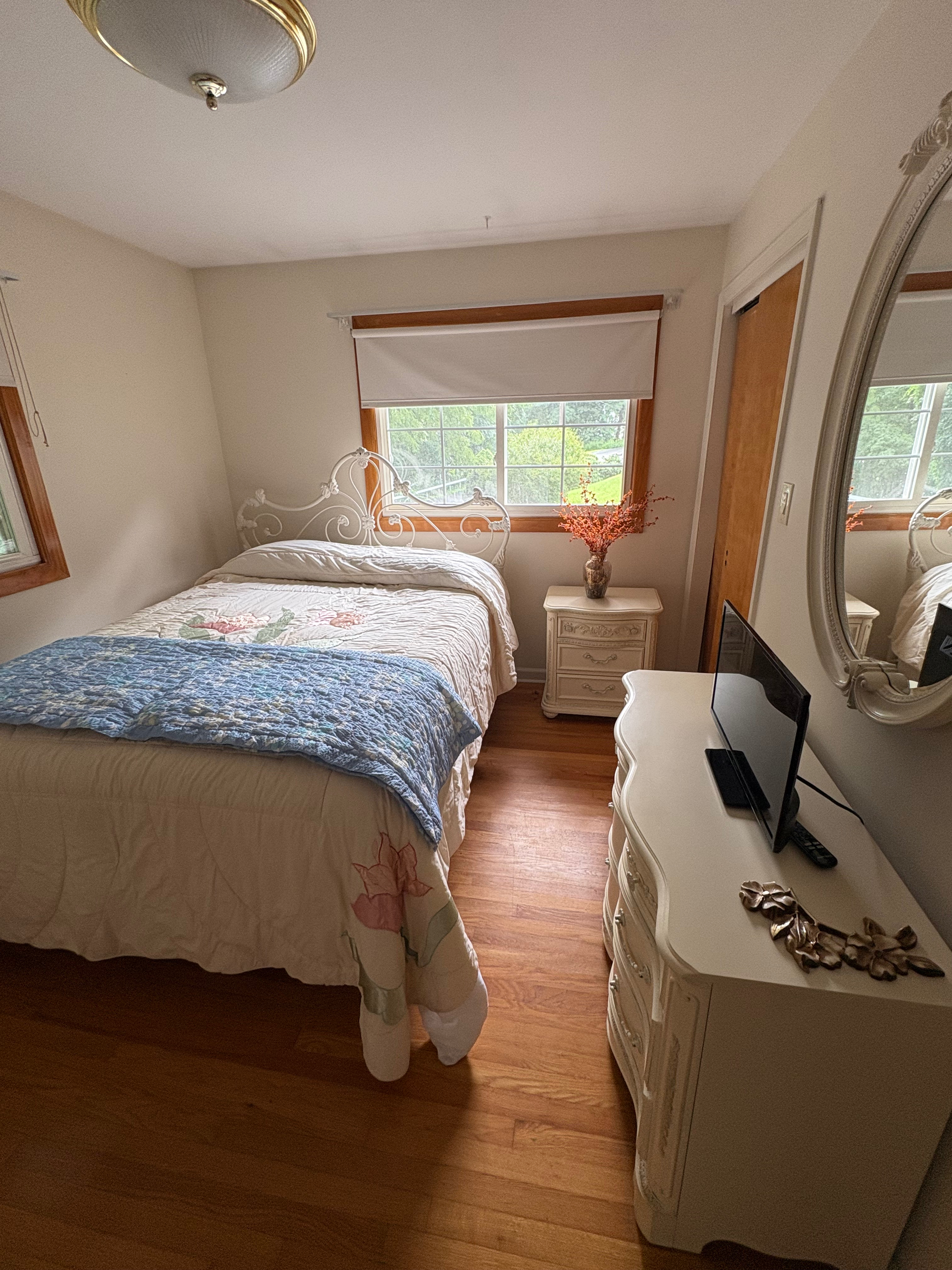 Comfortable Furnished Home With Pool Near Major Highways - Photo 11