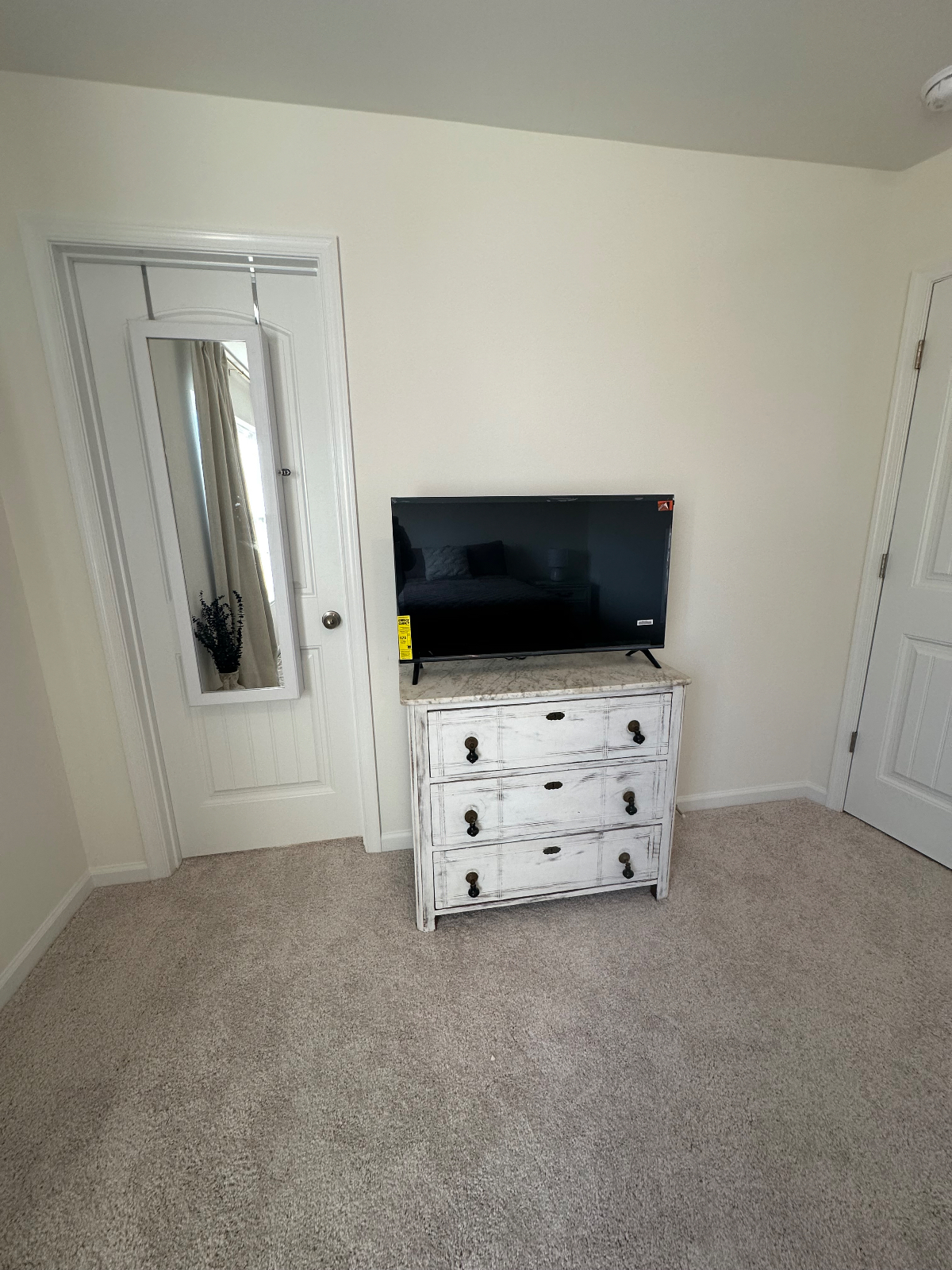 Bedroom in a Charming, New Constructed Townhouse - Photo 5
