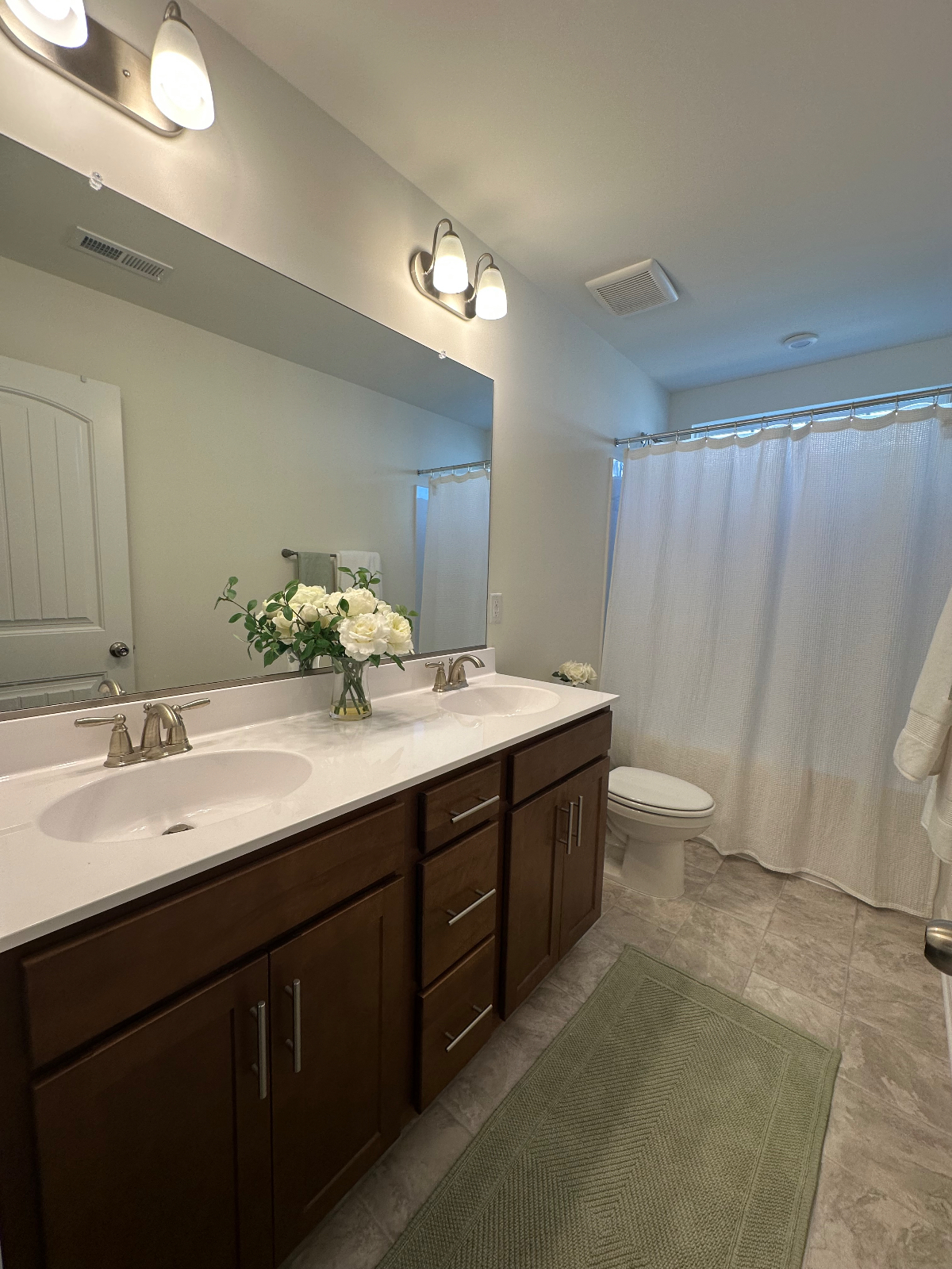 Bedroom in a Charming, New Constructed Townhouse - Photo 4