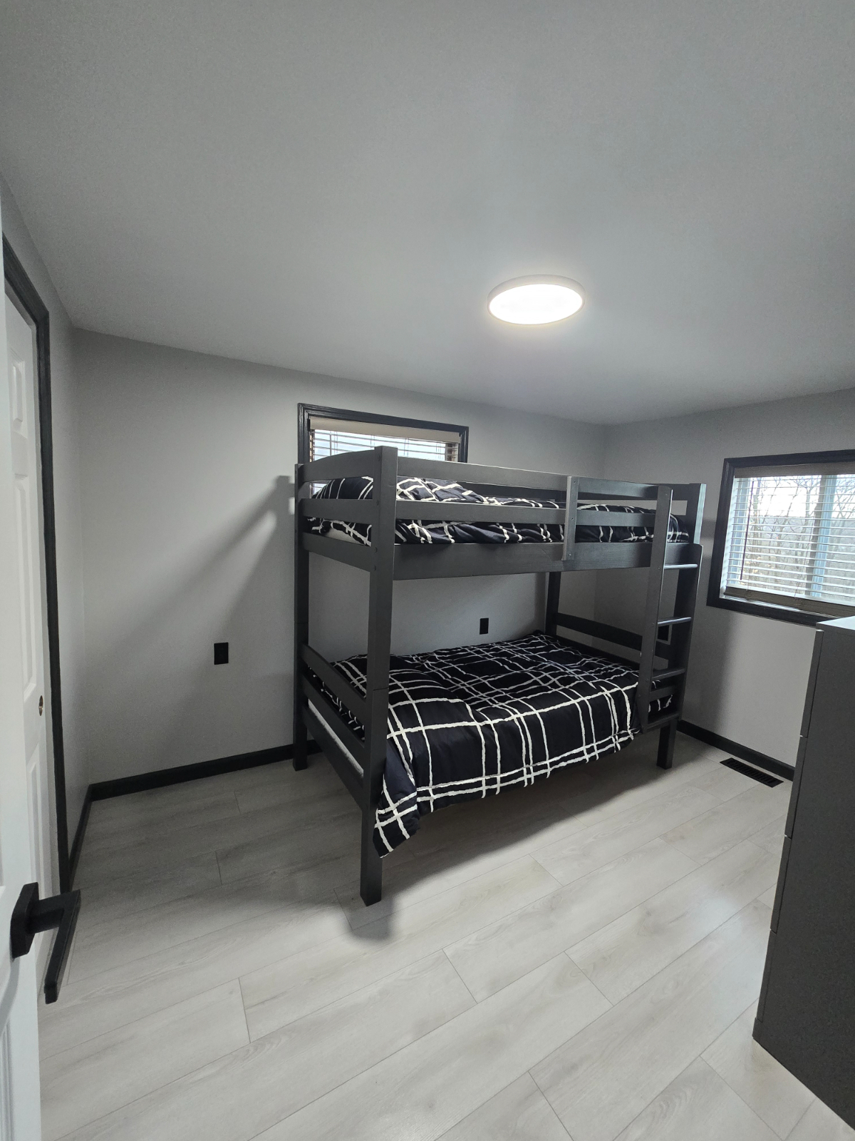Twin Room With Smart TV - 1 - Photo 1