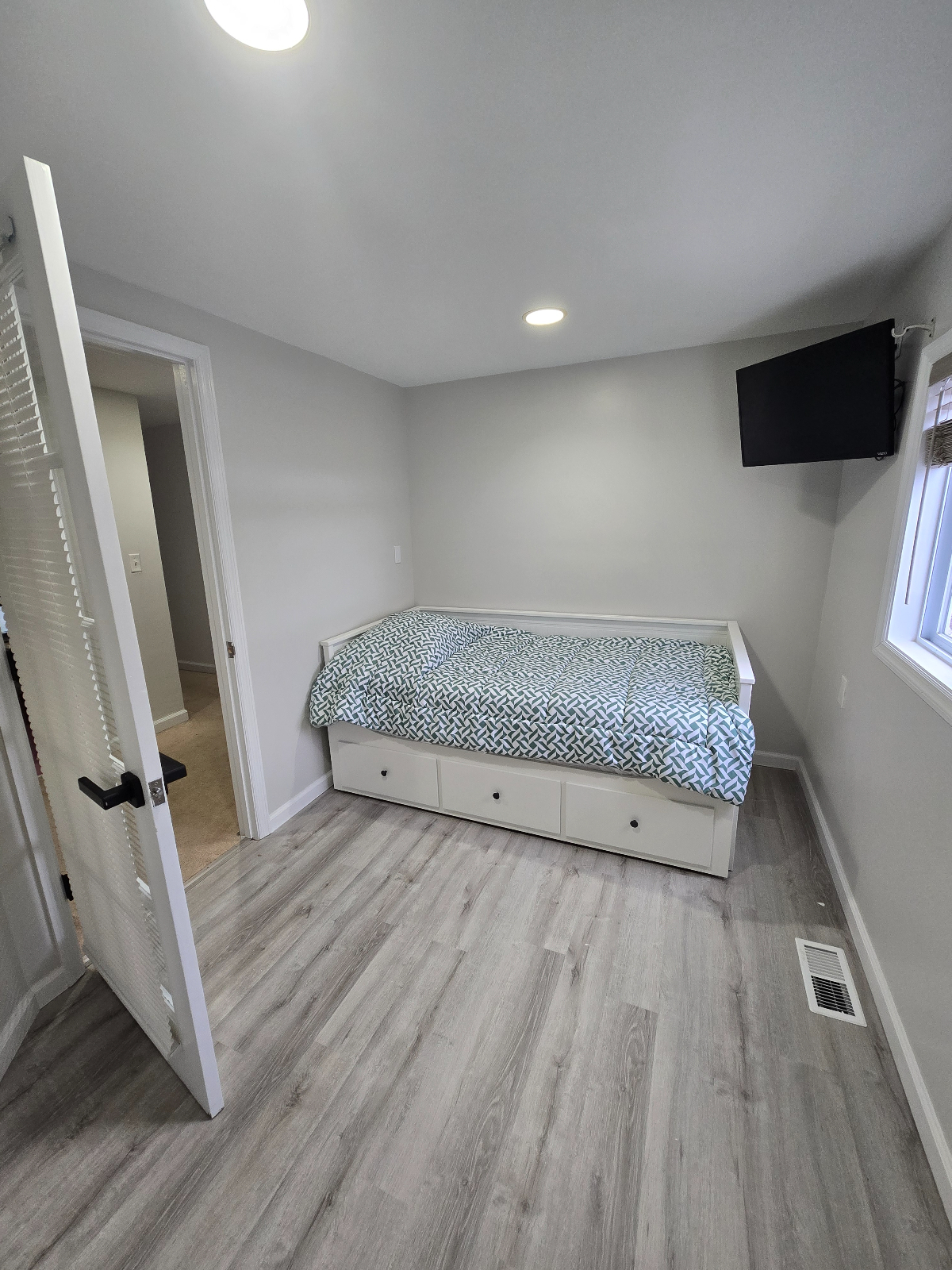 Twin Room With Smart TV - 1 - Photo 1