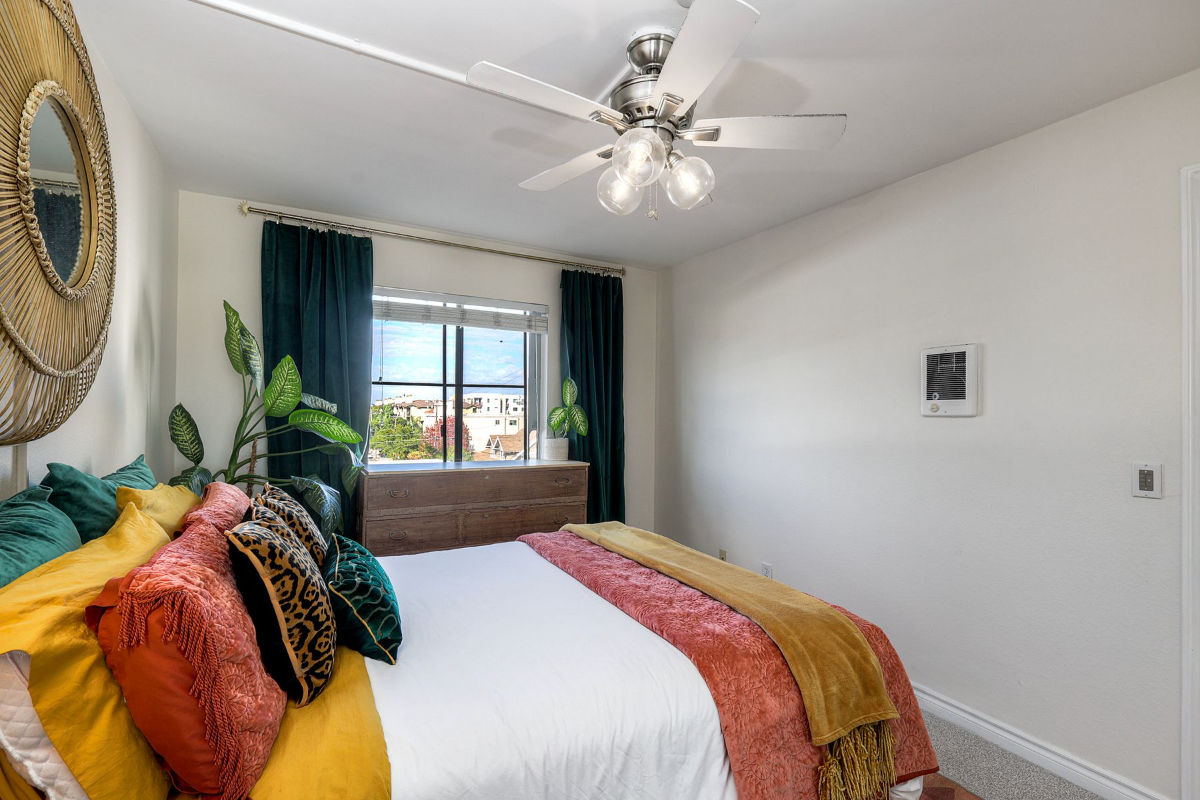 Vibrant & Cozy Hillcrest Furnished Condo near Hospitals and Dining - Photo 4