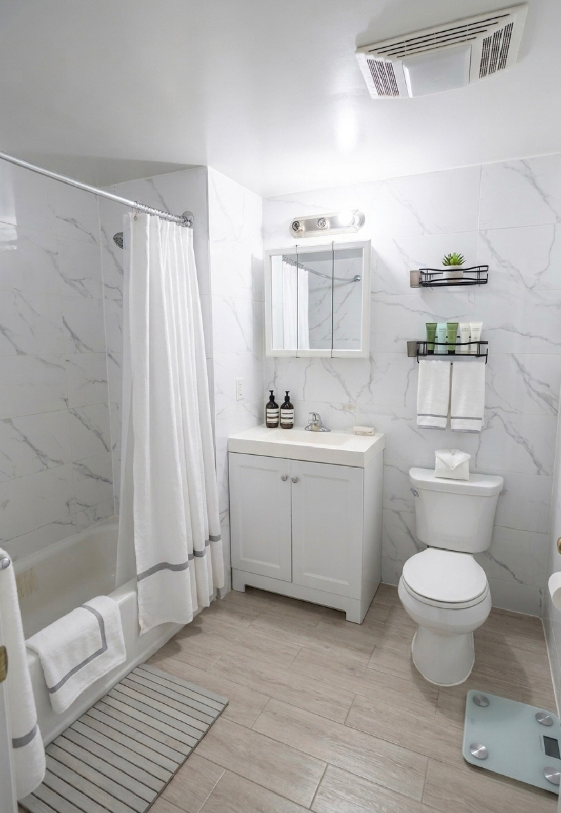 NYC Condo - Private Parking - Large Patio Deck - Near Public Transportation - Must See - Photo 3