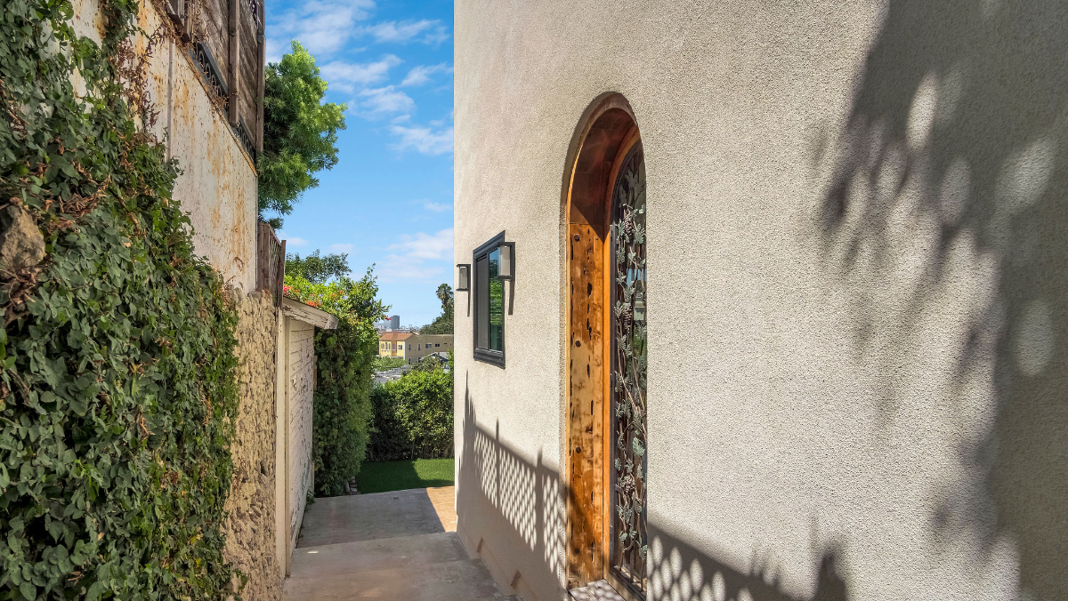Brand-New 2026 Home with Stunning Downtown LA Views - Photo 4