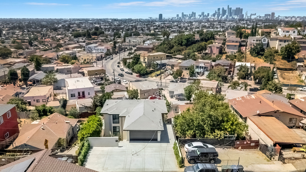 Brand-New 2026 Home with Stunning Downtown LA Views - Photo 2